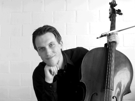 Sebastian Diezig cello black and white photo